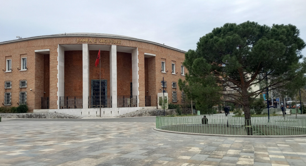 Ekonomia rritet, por bizneset dhe ndërtuesit mbeten pesimistë, bie besimi në nëntor